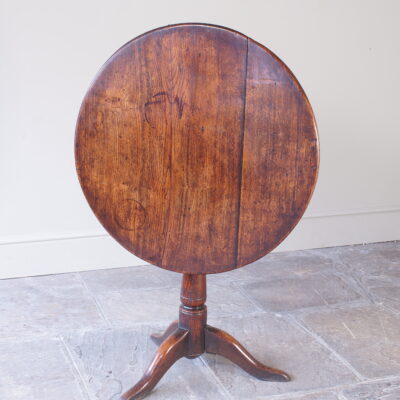 Rare 18th Century Elm Country Tripod Table